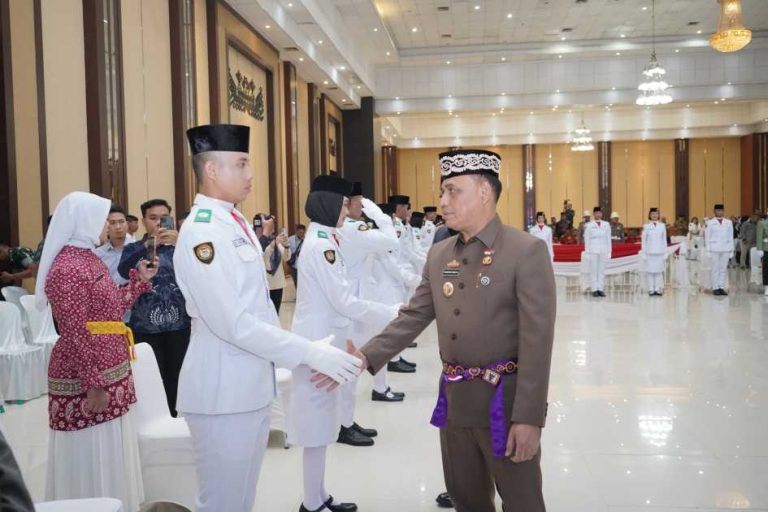 Wali Kota Metro Kukuhkan 31 Anggota Paskibraka Tahun 2025