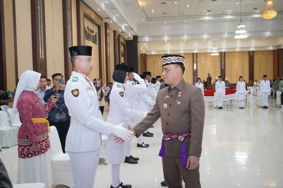 Wali Kota Metro Kukuhkan 31 Anggota Paskibraka Tahun 2025